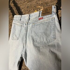 34x30 men’s wranglers 90s light wash